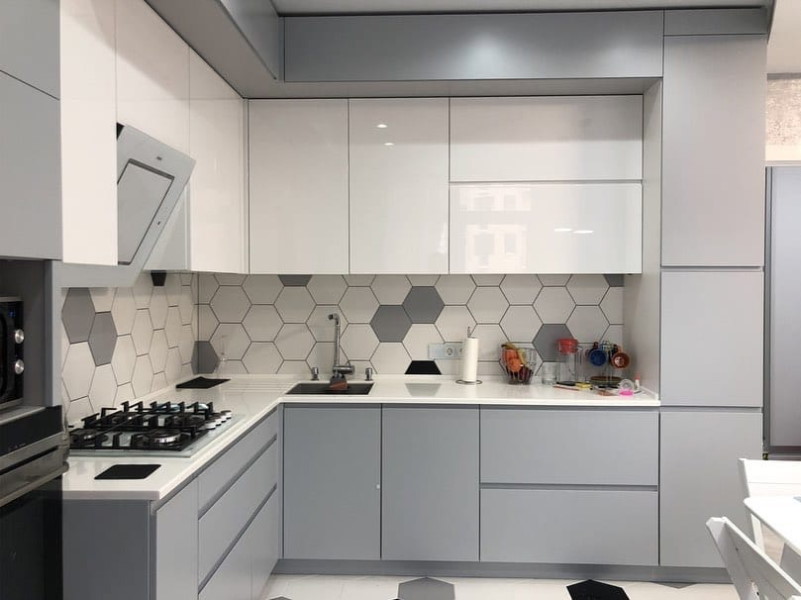 kuhnya-uglovaya-na-zakaz-ot-proizvoditelya-445-foto-2